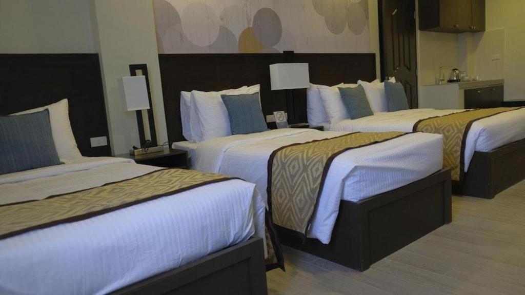 Whitewoods Convention And Leisure Hotel Silang Экстерьер фото