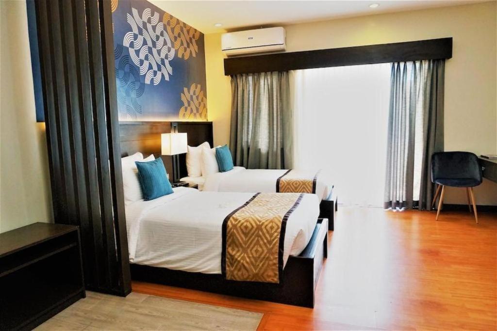 Whitewoods Convention And Leisure Hotel Silang Экстерьер фото
