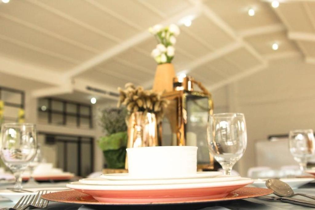Whitewoods Convention And Leisure Hotel Silang Экстерьер фото