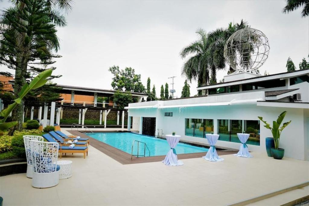 Whitewoods Convention And Leisure Hotel Silang Экстерьер фото