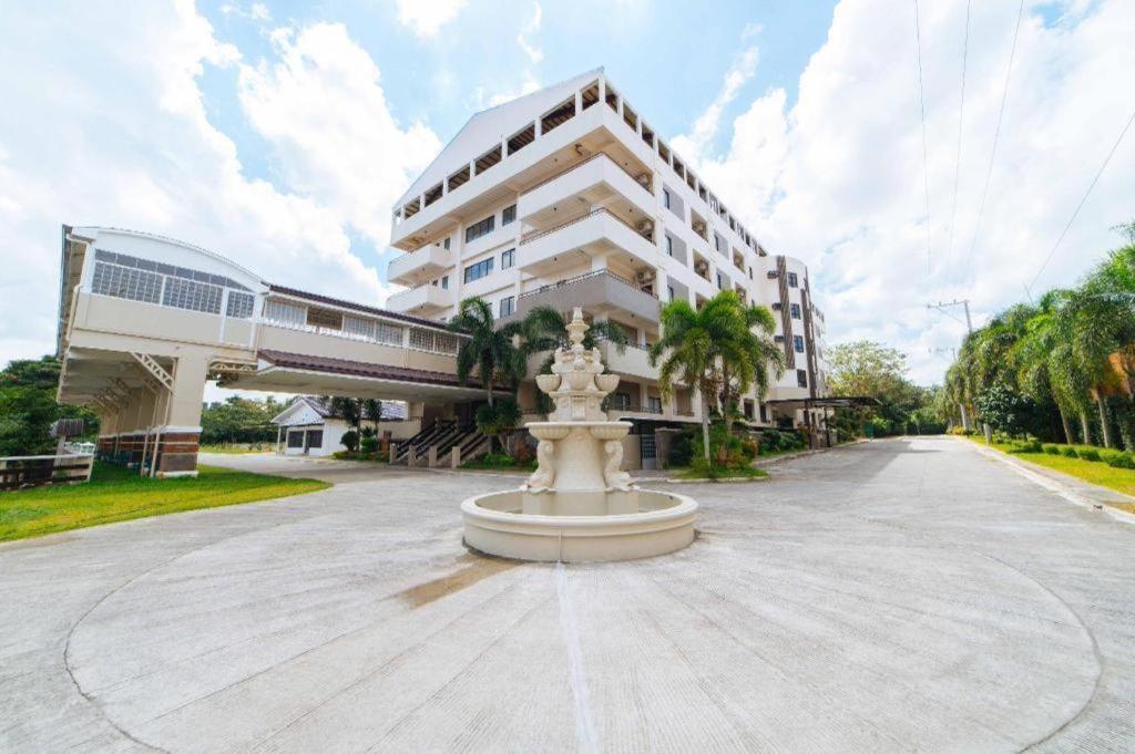 Whitewoods Convention And Leisure Hotel Silang Экстерьер фото