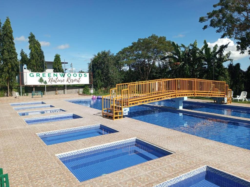 Whitewoods Convention And Leisure Hotel Silang Экстерьер фото